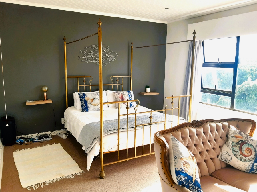 5 Bedroom Property for Sale in Paradise Beach Eastern Cape